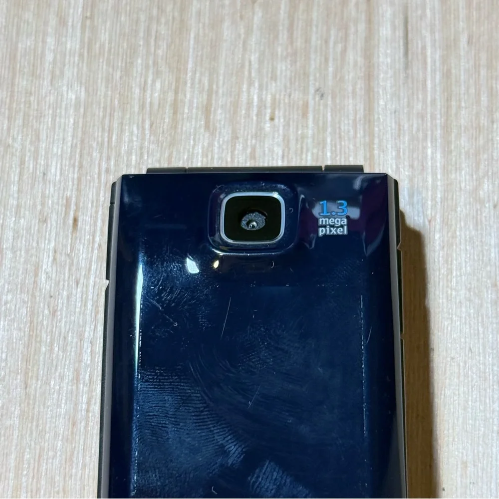NOKIA Cell Flip Phone Model:2720A-2B No Charge “UNTESTED”w/Case Buy As Is Read!